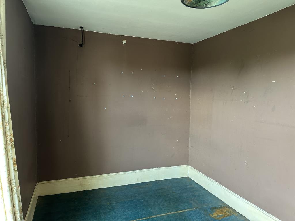 Lot: 171 - FOUR-BEDROOM SEMI-DETACHED HOUSE FOR REFURBISHMENT - Bedroom 2